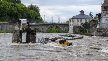illustration Inondations à Saint-Lizier dans l'Ariège après la rupture d'une digue en raison de la montée brutale du Salat