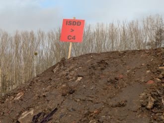 illustration La zone de surverse est dépolluée au pied de la digue