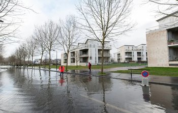 illustration Bordeaux : « Soit on se surprotège (…) dans un château fort, soit on apprend à vivre avec »