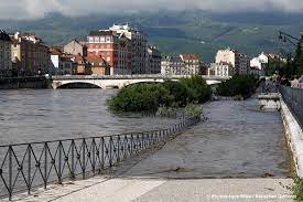 Risques naturels et changement climatique : apports des projets de recherche-action pour les démarches en cours sur le territoire de Grenoble-Alpes Mé