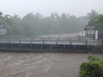 Île de la Réunion : Sur les rivières et les ravines, le risque le plus délicat est le transport des matériaux solides (Triptyque)